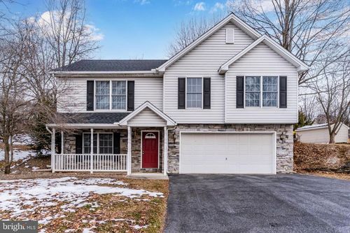 404 Valley View Cir, New Cumberland, PA, 17070-2755 | Card Image