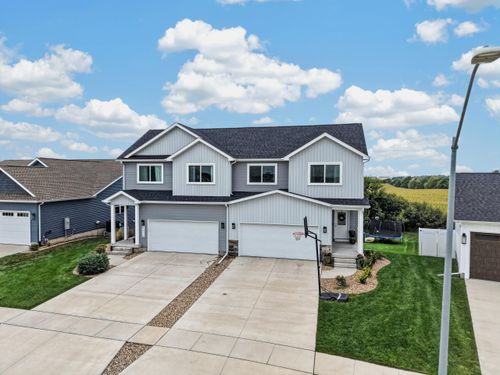 5313 Fernwood Dr, Cedar Falls, IA, 50613-2384 | Card Image