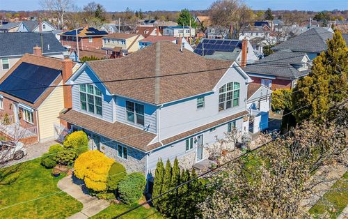 253 Devonshire Dr, New Hyde Park, NY, 11040-3530 | Card Image