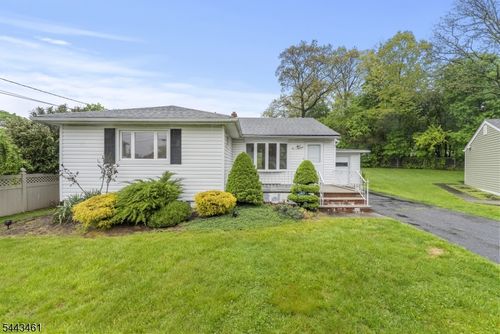 46 Daka Ct, Bloomfield, NJ, 07003-4042 | Card Image