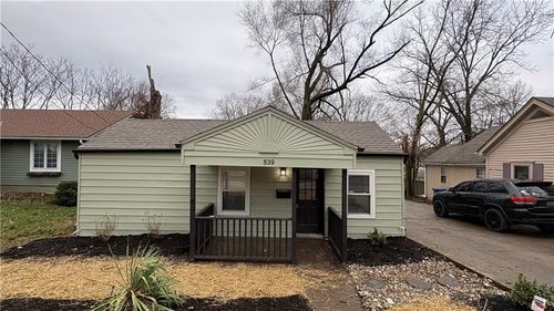 539 E Mill St, Liberty, MO, 64068-1828 | Card Image