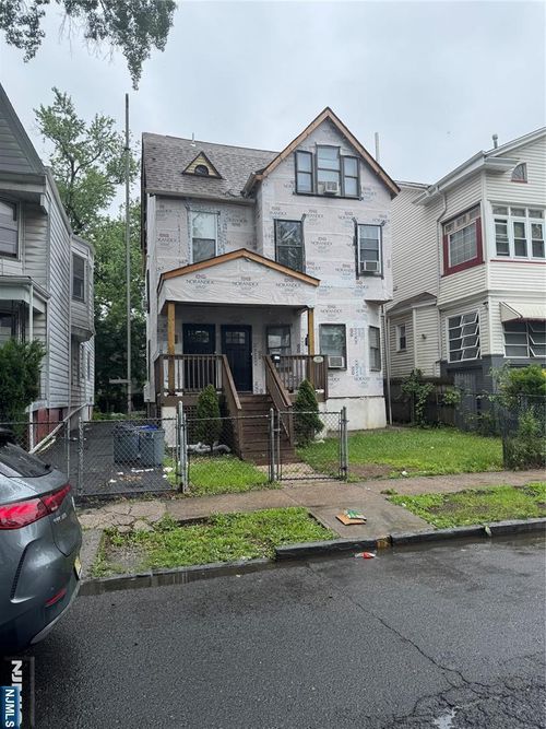 102 N 17th St, East Orange, NJ, 07017-5215 | Card Image