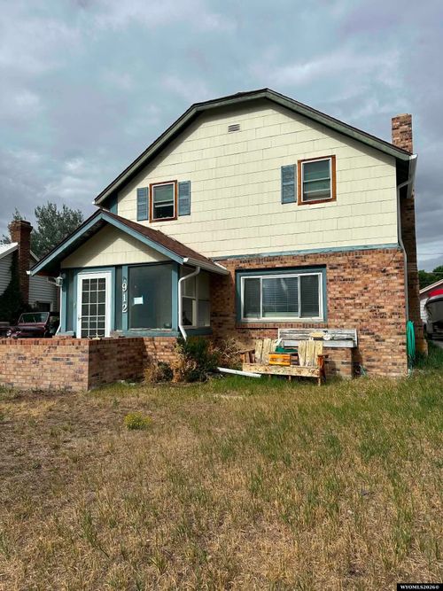 912 9th St, Rawlins, WY, 82301-6505 | Card Image