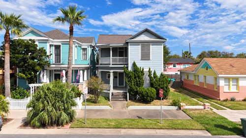 1820 Avenue O, Galveston, TX, 77550-8047 | Card Image