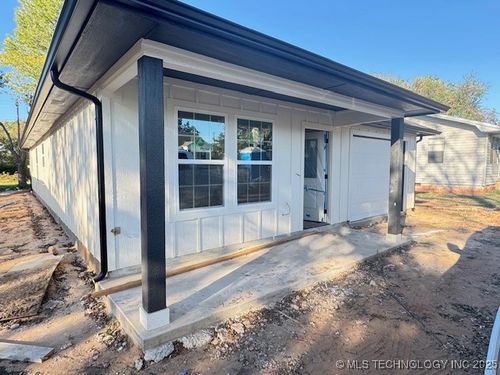 1108 E Beverly St, Ada, OK, 74820-4049 | Card Image