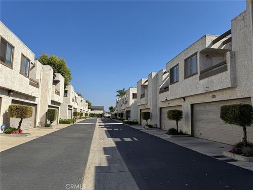 8206 Maureen Dr, Midway City, CA, 92655-1622 | Card Image