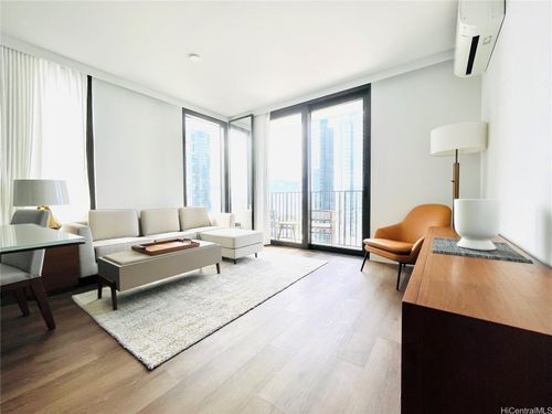 1802-987 Queen St, Honolulu, HI, 96814-5284 | Card Image