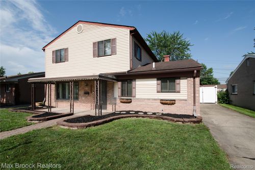 8212 Carrousel Blvd, Westland, MI, 48185-1760 | Card Image