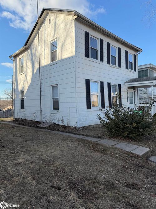 813 N 10th St, Burlington, IA, 52601-4938 | Card Image