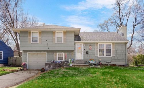 13250 Park Hills Dr, Grandview, MO, 64030-3582 | Card Image