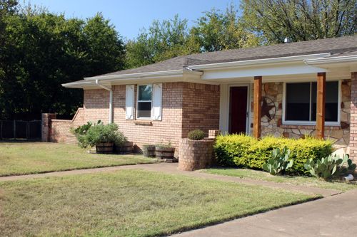 719 Lipan Dr, Granbury, TX, 76048-1507 | Card Image
