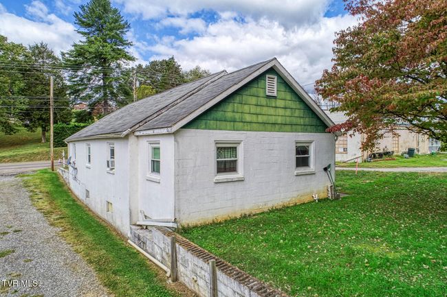 2114 Main St, House other with 3 bedrooms, 1 bathrooms and null parking in Surgoinsville TN | Image 9