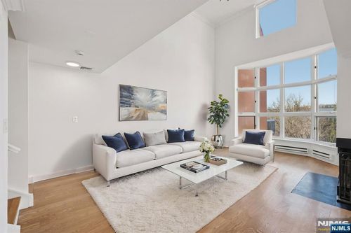 316 Thornton Ct, Edgewater, NJ, 07020-1615 | Card Image