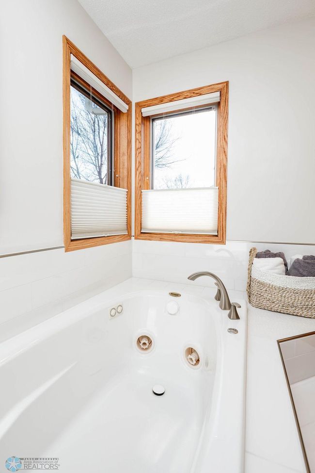 Jetted tub for soaking! | Image 35