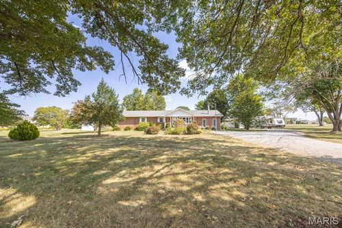 1112 N County Rd, Mascoutah, IL, 62258-2710 | Card Image