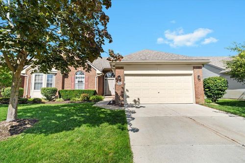 462 Woodhaven Dr, Commerce Twp, MI, 48390-5804 | Card Image