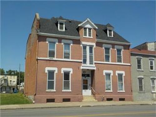 710 W 3rd St, Davenport, IA, 52802-3562 | Card Image
