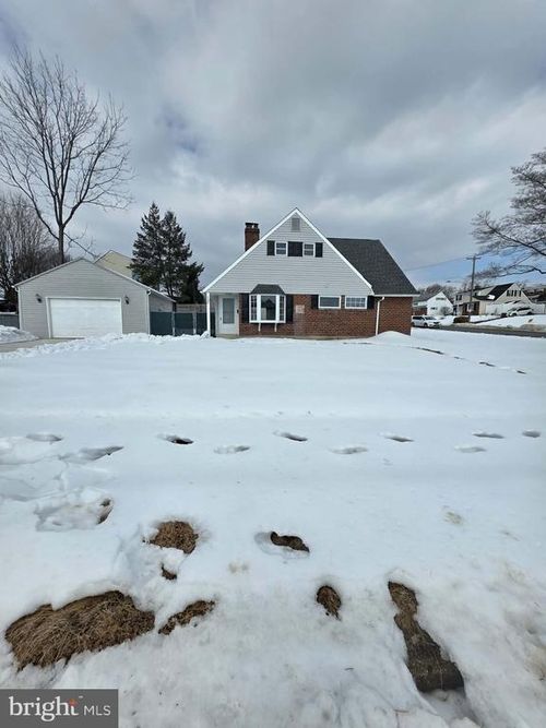 727 Sherrie Rd, PHILADELPHIA, PA, 19115-3519 | Card Image