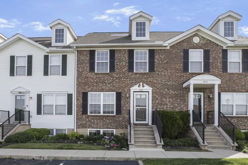 1074 Shady Lake Dr, Columbus, OH, 43228-9096 | Card Image