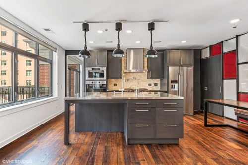 apt-810-33 W Huron St, Chicago, IL, 60654-3748 | Card Image