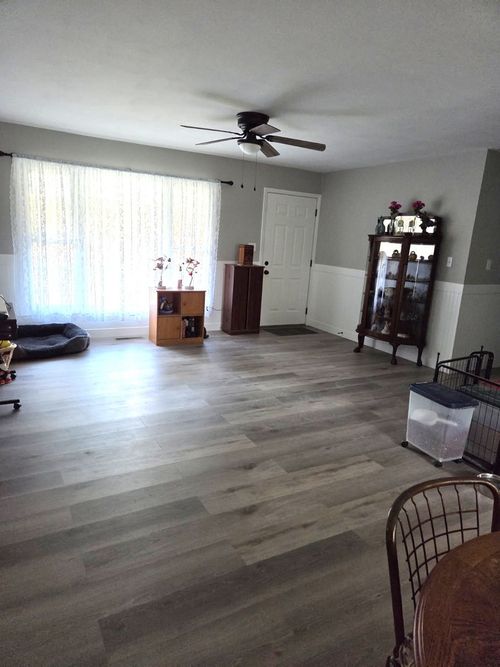 217 E Holiday Dr, Decatur, IL, 62526-2335 | Card Image