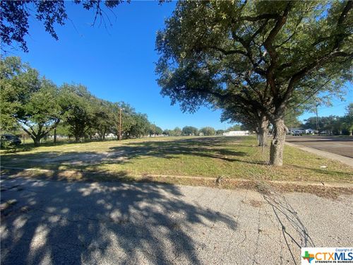 1902 E North Street, Victoria, TX, 77901 | Card Image