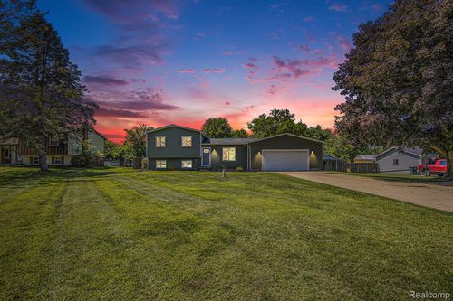 2213 Landmark Dr, Lapeer, MI, 48446-9022 | Card Image