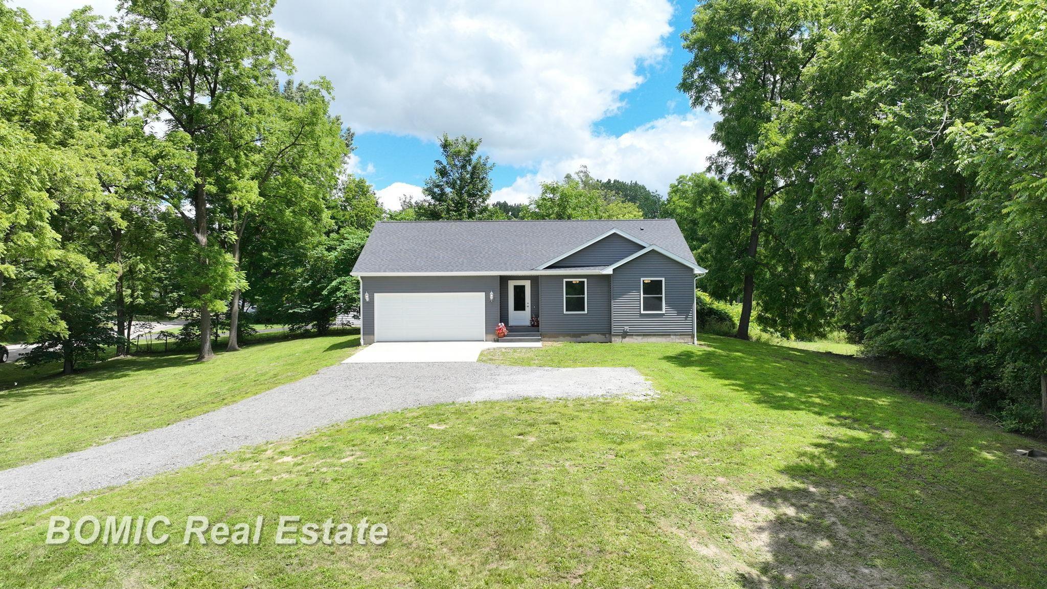 Lincoln St, Vassar, MI 48768