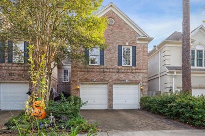 2711 Wroxton Road, Townhouse with 3 bedrooms, 2 bathrooms and null parking in West University Place TX | Image 2