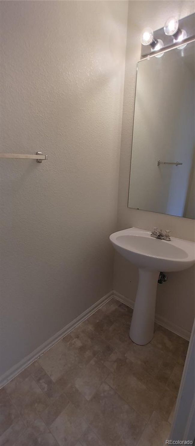 Main level 1/2 bath | Image 8