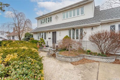 175 Wickfield Ln, North Babylon, NY, 11703-5309 | Card Image