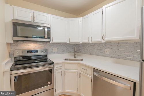 29-1909 N Rhodes St, ARLINGTON, VA, 22201-3136 | Card Image