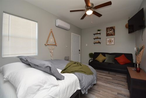 9-7124 Avenue F, Houston, TX, 77011 | Card Image