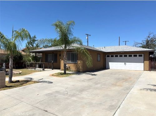 915 Marlyce Ln, Hemet, CA, 92543-7230 | Card Image