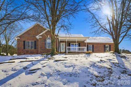 2965 Lawrence Dr, Claremont, NC, 28610-8306 | Card Image