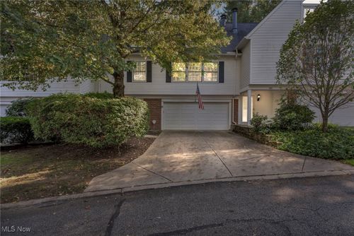 200 Commons Court, Chagrin Falls, OH, 44022 | Card Image