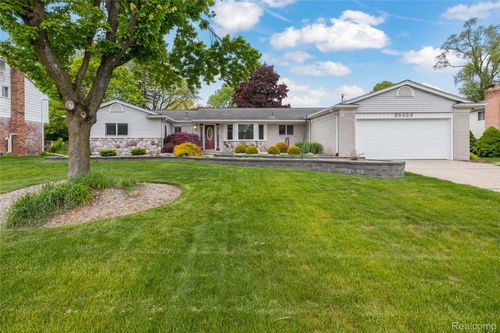 25423 Skye Dr, Farmington Hills, MI, 48336-1675 | Card Image