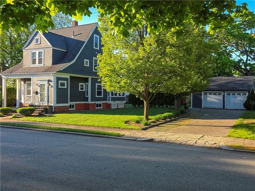 225 Hunts Ave, Pawtucket, RI, 02861-2527 | Card Image