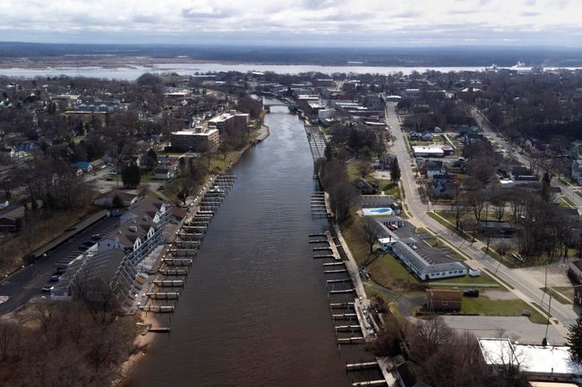 APT-8 - 317 5 Th Ave, Condo with 2 bedrooms, 1 bathrooms and null parking in Manistee MI | Image 46