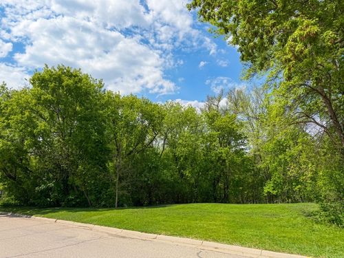 202 W Everett Ave, Fergus Falls, MN, 56537-3441 | Card Image