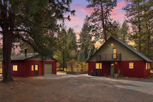 19373 Indian Summer Rd, Bend, OR, 97702-8926 | Card Image