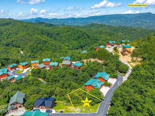 3274 Lonesome Pine Way, Sevierville, TN, 37862-8750 | Card Image