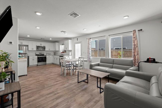 454 Half Dome Dr, House other with 3 bedrooms, 3 bathrooms and null parking in Manteca CA | Image 4