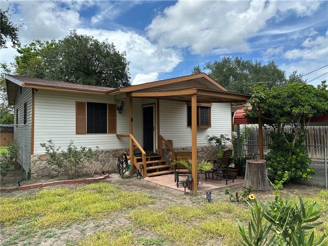 1411 Consuelo St, House other with 3 bedrooms, 1 bathrooms and 2 parking in Alice TX | Image 4