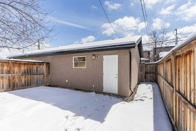 2047 48 Avenue Sw, Home with 3 bedrooms, 3 bathrooms and 2 parking in Calgary AB | Image 45