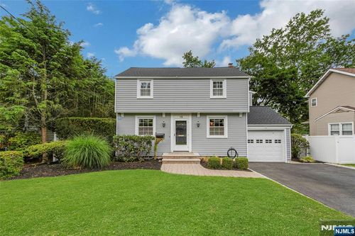 15 Colonial Rd, Tenafly, NJ, 07670-1412 | Card Image