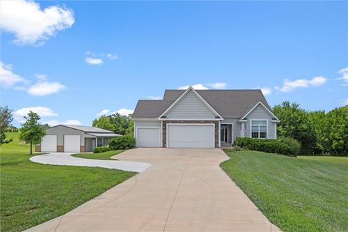 17311 Blue Moon Ln, Tonganoxie, KS, 66086-3303 | Card Image
