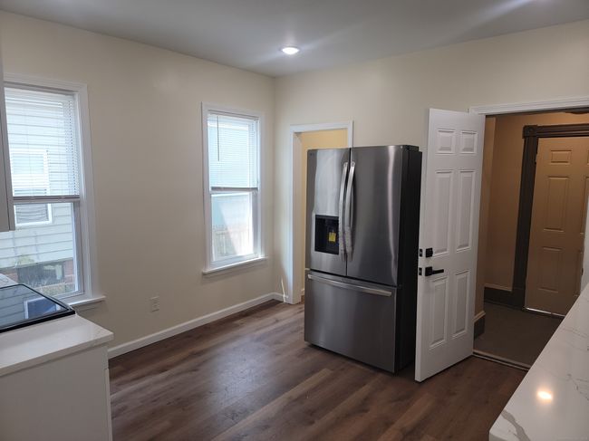 FL-1ST - 147 Edgewood St, Home with 3 bedrooms, 1 bathrooms and 1 parking in Hartford CT | Image 7
