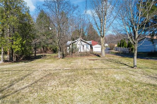 313 Southeast Ave, Tallmadge, OH, 44278-2333 | Card Image