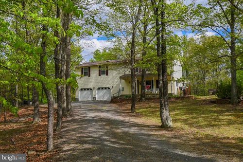 105 Pheasant Run Rd, BURLINGTON, WV, 26710-7014 | Card Image